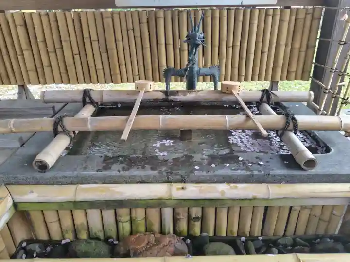 花巻神社の{uncategorized: "未分類", other: "その他", undefined: "問題あり", building: "その他建物", grave: "お墓", sacred_gate: "鳥居", guardian: "狛犬", statue: "像", buddha: "仏像", history: "歴史", nature: "自然", garden: "庭園", animal: "動物", pagoda: "塔", temizu: "手水舎", mountain_gate: "山門・神門", sanctuary: "本殿・本堂", subordinate: "末社・摂社", art: "芸術", scenery: "景色", jizo: "地蔵", ema: "絵馬", goshuin: "御朱印", omikuji: "おみくじ", items: "授与品その他", amulet: "お守り", goshuincho: "御朱印帳", eats: "食事", festival: "お祭り", votive_dance: "神楽", shichigosan: "七五三参", wedding: "結婚式", experience: "体験その他", initially: "初詣", around: "周辺", anti_infection: "感染症対策"}