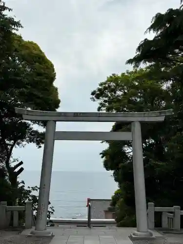 大洗磯前神社の{uncategorized: "未分類", other: "その他", undefined: "問題あり", building: "その他建物", grave: "お墓", sacred_gate: "鳥居", guardian: "狛犬", statue: "像", buddha: "仏像", history: "歴史", nature: "自然", garden: "庭園", animal: "動物", pagoda: "塔", temizu: "手水舎", mountain_gate: "山門・神門", sanctuary: "本殿・本堂", subordinate: "末社・摂社", art: "芸術", scenery: "景色", jizo: "地蔵", ema: "絵馬", goshuin: "御朱印", omikuji: "おみくじ", items: "授与品その他", amulet: "お守り", goshuincho: "御朱印帳", eats: "食事", festival: "お祭り", votive_dance: "神楽", shichigosan: "七五三参", wedding: "結婚式", experience: "体験その他", initially: "初詣", around: "周辺", anti_infection: "感染症対策"}