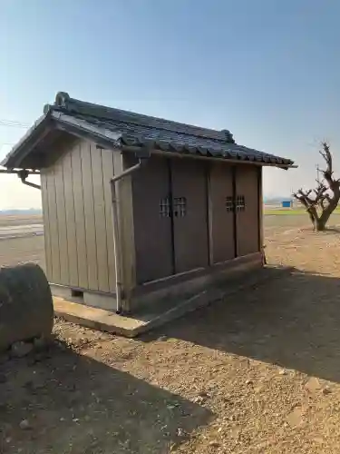 友沼水神宮の{uncategorized: "未分類", other: "その他", undefined: "問題あり", building: "その他建物", grave: "お墓", sacred_gate: "鳥居", guardian: "狛犬", statue: "像", buddha: "仏像", history: "歴史", nature: "自然", garden: "庭園", animal: "動物", pagoda: "塔", temizu: "手水舎", mountain_gate: "山門・神門", sanctuary: "本殿・本堂", subordinate: "末社・摂社", art: "芸術", scenery: "景色", jizo: "地蔵", ema: "絵馬", goshuin: "御朱印", omikuji: "おみくじ", items: "授与品その他", amulet: "お守り", goshuincho: "御朱印帳", eats: "食事", festival: "お祭り", votive_dance: "神楽", shichigosan: "七五三参", wedding: "結婚式", experience: "体験その他", initially: "初詣", around: "周辺", anti_infection: "感染症対策"}