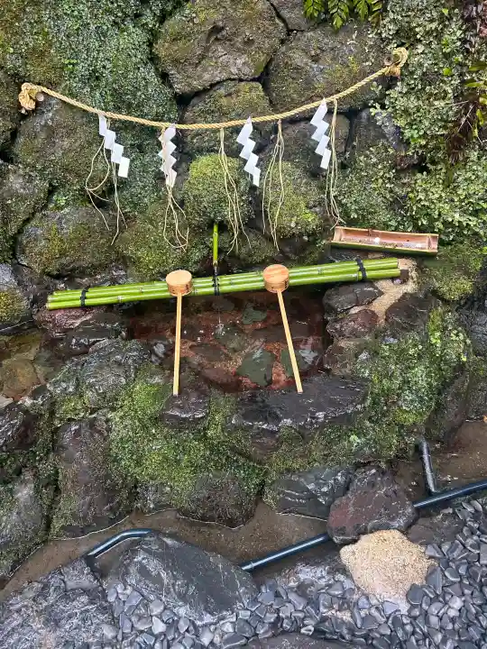 貴船神社の{uncategorized: "未分類", other: "その他", undefined: "問題あり", building: "その他建物", grave: "お墓", sacred_gate: "鳥居", guardian: "狛犬", statue: "像", buddha: "仏像", history: "歴史", nature: "自然", garden: "庭園", animal: "動物", pagoda: "塔", temizu: "手水舎", mountain_gate: "山門・神門", sanctuary: "本殿・本堂", subordinate: "末社・摂社", art: "芸術", scenery: "景色", jizo: "地蔵", ema: "絵馬", goshuin: "御朱印", omikuji: "おみくじ", items: "授与品その他", amulet: "お守り", goshuincho: "御朱印帳", eats: "食事", festival: "お祭り", votive_dance: "神楽", shichigosan: "七五三参", wedding: "結婚式", experience: "体験その他", initially: "初詣", around: "周辺", anti_infection: "感染症対策"}