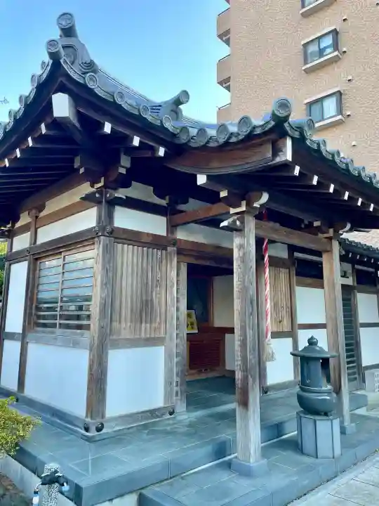 徳林寺の{uncategorized: "未分類", other: "その他", undefined: "問題あり", building: "その他建物", grave: "お墓", sacred_gate: "鳥居", guardian: "狛犬", statue: "像", buddha: "仏像", history: "歴史", nature: "自然", garden: "庭園", animal: "動物", pagoda: "塔", temizu: "手水舎", mountain_gate: "山門・神門", sanctuary: "本殿・本堂", subordinate: "末社・摂社", art: "芸術", scenery: "景色", jizo: "地蔵", ema: "絵馬", goshuin: "御朱印", omikuji: "おみくじ", items: "授与品その他", amulet: "お守り", goshuincho: "御朱印帳", eats: "食事", festival: "お祭り", votive_dance: "神楽", shichigosan: "七五三参", wedding: "結婚式", experience: "体験その他", initially: "初詣", around: "周辺", anti_infection: "感染症対策"}
