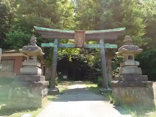 諏訪神社の鳥居