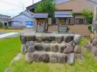 八劔社(中三宅)の末社・摂社