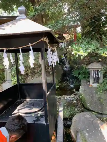 白蛇辨財天の手水舎