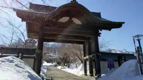 天上寺の山門