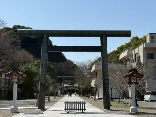 岐阜護國神社の{uncategorized: "未分類", other: "その他", undefined: "問題あり", building: "その他建物", grave: "お墓", sacred_gate: "鳥居", guardian: "狛犬", statue: "像", buddha: "仏像", history: "歴史", nature: "自然", garden: "庭園", animal: "動物", pagoda: "塔", temizu: "手水舎", mountain_gate: "山門・神門", sanctuary: "本殿・本堂", subordinate: "末社・摂社", art: "芸術", scenery: "景色", jizo: "地蔵", ema: "絵馬", goshuin: "御朱印", omikuji: "おみくじ", items: "授与品その他", amulet: "お守り", goshuincho: "御朱印帳", eats: "食事", festival: "お祭り", votive_dance: "神楽", shichigosan: "七五三参", wedding: "結婚式", experience: "体験その他", initially: "初詣", around: "周辺", anti_infection: "感染症対策"}