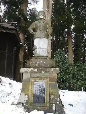 白和瀬神社の像