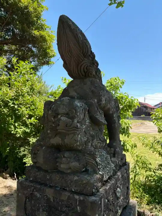 六所神社の{uncategorized: "未分類", other: "その他", undefined: "問題あり", building: "その他建物", grave: "お墓", sacred_gate: "鳥居", guardian: "狛犬", statue: "像", buddha: "仏像", history: "歴史", nature: "自然", garden: "庭園", animal: "動物", pagoda: "塔", temizu: "手水舎", mountain_gate: "山門・神門", sanctuary: "本殿・本堂", subordinate: "末社・摂社", art: "芸術", scenery: "景色", jizo: "地蔵", ema: "絵馬", goshuin: "御朱印", omikuji: "おみくじ", items: "授与品その他", amulet: "お守り", goshuincho: "御朱印帳", eats: "食事", festival: "お祭り", votive_dance: "神楽", shichigosan: "七五三参", wedding: "結婚式", experience: "体験その他", initially: "初詣", around: "周辺", anti_infection: "感染症対策"}