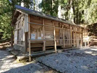 白山中居神社の{uncategorized: "未分類", other: "その他", undefined: "問題あり", building: "その他建物", grave: "お墓", sacred_gate: "鳥居", guardian: "狛犬", statue: "像", buddha: "仏像", history: "歴史", nature: "自然", garden: "庭園", animal: "動物", pagoda: "塔", temizu: "手水舎", mountain_gate: "山門・神門", sanctuary: "本殿・本堂", subordinate: "末社・摂社", art: "芸術", scenery: "景色", jizo: "地蔵", ema: "絵馬", goshuin: "御朱印", omikuji: "おみくじ", items: "授与品その他", amulet: "お守り", goshuincho: "御朱印帳", eats: "食事", festival: "お祭り", votive_dance: "神楽", shichigosan: "七五三参", wedding: "結婚式", experience: "体験その他", initially: "初詣", around: "周辺", anti_infection: "感染症対策"}