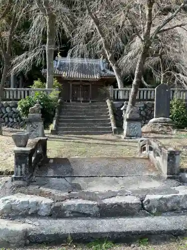宇都宮神社（作原町）の{uncategorized: "未分類", other: "その他", undefined: "問題あり", building: "その他建物", grave: "お墓", sacred_gate: "鳥居", guardian: "狛犬", statue: "像", buddha: "仏像", history: "歴史", nature: "自然", garden: "庭園", animal: "動物", pagoda: "塔", temizu: "手水舎", mountain_gate: "山門・神門", sanctuary: "本殿・本堂", subordinate: "末社・摂社", art: "芸術", scenery: "景色", jizo: "地蔵", ema: "絵馬", goshuin: "御朱印", omikuji: "おみくじ", items: "授与品その他", amulet: "お守り", goshuincho: "御朱印帳", eats: "食事", festival: "お祭り", votive_dance: "神楽", shichigosan: "七五三参", wedding: "結婚式", experience: "体験その他", initially: "初詣", around: "周辺", anti_infection: "感染症対策"}