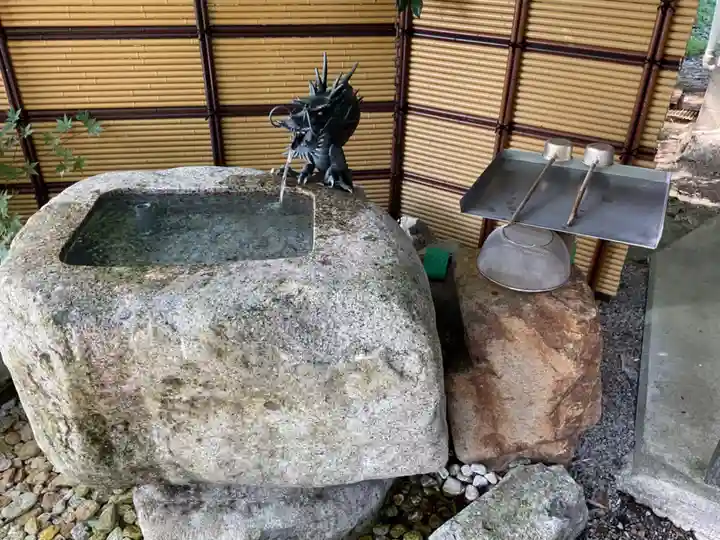 お美津稲荷の手水舎