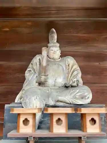 伊豫豆比古命神社の像