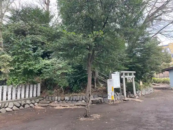 新田稲荷神社の建物その他