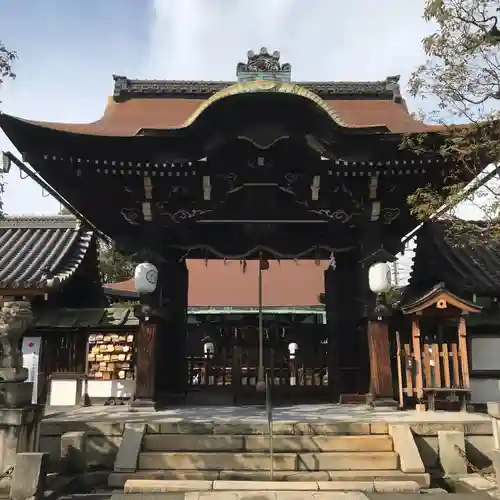 六孫王神社の山門・神門
