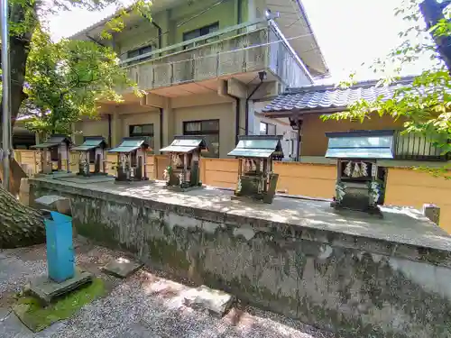 六所社（下飯田）の末社・摂社