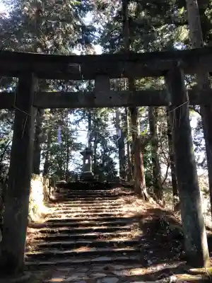 本宮神社(日光二荒山神社別宮)の{uncategorized: "未分類", other: "その他", undefined: "問題あり", building: "その他建物", grave: "お墓", sacred_gate: "鳥居", guardian: "狛犬", statue: "像", buddha: "仏像", history: "歴史", nature: "自然", garden: "庭園", animal: "動物", pagoda: "塔", temizu: "手水舎", mountain_gate: "山門・神門", sanctuary: "本殿・本堂", subordinate: "末社・摂社", art: "芸術", scenery: "景色", jizo: "地蔵", ema: "絵馬", goshuin: "御朱印", omikuji: "おみくじ", items: "授与品その他", amulet: "お守り", goshuincho: "御朱印帳", eats: "食事", festival: "お祭り", votive_dance: "神楽", shichigosan: "七五三参", wedding: "結婚式", experience: "体験その他", initially: "初詣", around: "周辺", anti_infection: "感染症対策"}