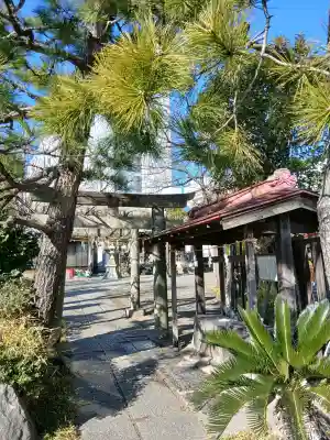 豊栄稲荷神社の{uncategorized: "未分類", other: "その他", undefined: "問題あり", building: "その他建物", grave: "お墓", sacred_gate: "鳥居", guardian: "狛犬", statue: "像", buddha: "仏像", history: "歴史", nature: "自然", garden: "庭園", animal: "動物", pagoda: "塔", temizu: "手水舎", mountain_gate: "山門・神門", sanctuary: "本殿・本堂", subordinate: "末社・摂社", art: "芸術", scenery: "景色", jizo: "地蔵", ema: "絵馬", goshuin: "御朱印", omikuji: "おみくじ", items: "授与品その他", amulet: "お守り", goshuincho: "御朱印帳", eats: "食事", festival: "お祭り", votive_dance: "神楽", shichigosan: "七五三参", wedding: "結婚式", experience: "体験その他", initially: "初詣", around: "周辺", anti_infection: "感染症対策"}