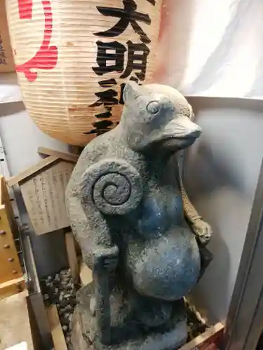 本陣狸大明神社の狛犬