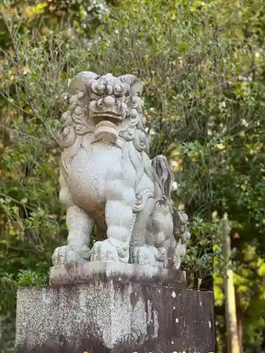 山梨縣護國神社の狛犬