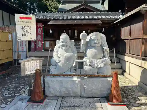 新羅神社の像