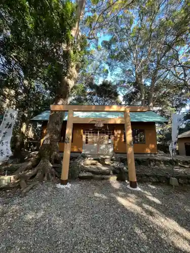 伊射波神社の{uncategorized: "未分類", other: "その他", undefined: "問題あり", building: "その他建物", grave: "お墓", sacred_gate: "鳥居", guardian: "狛犬", statue: "像", buddha: "仏像", history: "歴史", nature: "自然", garden: "庭園", animal: "動物", pagoda: "塔", temizu: "手水舎", mountain_gate: "山門・神門", sanctuary: "本殿・本堂", subordinate: "末社・摂社", art: "芸術", scenery: "景色", jizo: "地蔵", ema: "絵馬", goshuin: "御朱印", omikuji: "おみくじ", items: "授与品その他", amulet: "お守り", goshuincho: "御朱印帳", eats: "食事", festival: "お祭り", votive_dance: "神楽", shichigosan: "七五三参", wedding: "結婚式", experience: "体験その他", initially: "初詣", around: "周辺", anti_infection: "感染症対策"}