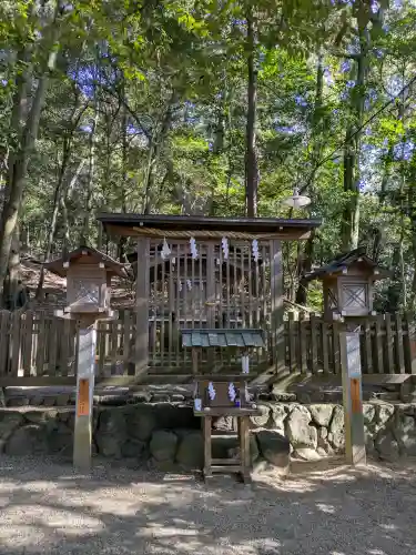 活日神社(大神神社摂社)の{uncategorized: "未分類", other: "その他", undefined: "問題あり", building: "その他建物", grave: "お墓", sacred_gate: "鳥居", guardian: "狛犬", statue: "像", buddha: "仏像", history: "歴史", nature: "自然", garden: "庭園", animal: "動物", pagoda: "塔", temizu: "手水舎", mountain_gate: "山門・神門", sanctuary: "本殿・本堂", subordinate: "末社・摂社", art: "芸術", scenery: "景色", jizo: "地蔵", ema: "絵馬", goshuin: "御朱印", omikuji: "おみくじ", items: "授与品その他", amulet: "お守り", goshuincho: "御朱印帳", eats: "食事", festival: "お祭り", votive_dance: "神楽", shichigosan: "七五三参", wedding: "結婚式", experience: "体験その他", initially: "初詣", around: "周辺", anti_infection: "感染症対策"}