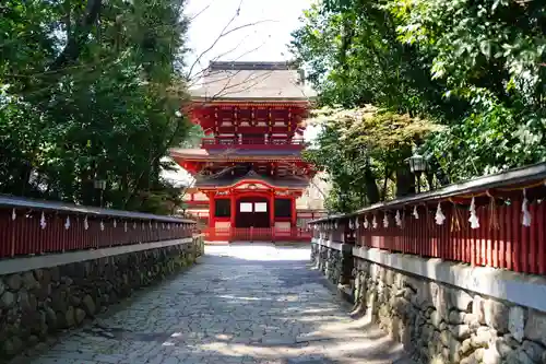 薦神社の山門