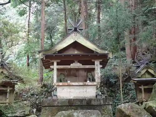 石上神社の本殿