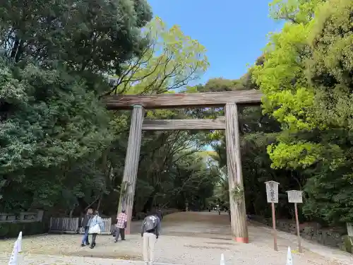 熱田神宮の{uncategorized: "未分類", other: "その他", undefined: "問題あり", building: "その他建物", grave: "お墓", sacred_gate: "鳥居", guardian: "狛犬", statue: "像", buddha: "仏像", history: "歴史", nature: "自然", garden: "庭園", animal: "動物", pagoda: "塔", temizu: "手水舎", mountain_gate: "山門・神門", sanctuary: "本殿・本堂", subordinate: "末社・摂社", art: "芸術", scenery: "景色", jizo: "地蔵", ema: "絵馬", goshuin: "御朱印", omikuji: "おみくじ", items: "授与品その他", amulet: "お守り", goshuincho: "御朱印帳", eats: "食事", festival: "お祭り", votive_dance: "神楽", shichigosan: "七五三参", wedding: "結婚式", experience: "体験その他", initially: "初詣", around: "周辺", anti_infection: "感染症対策"}