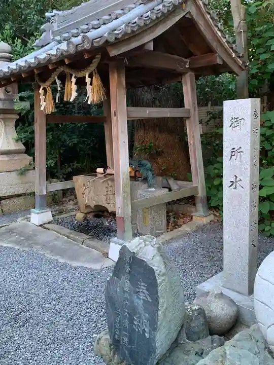 友呂岐神社の手水舎