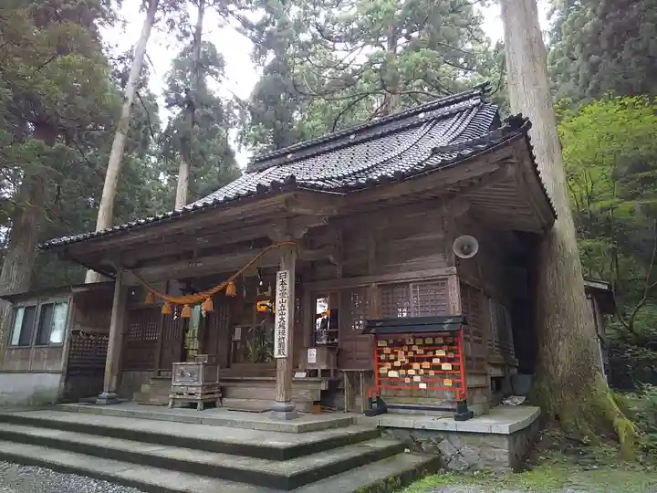 雄山神社中宮祈願殿の本殿・本堂