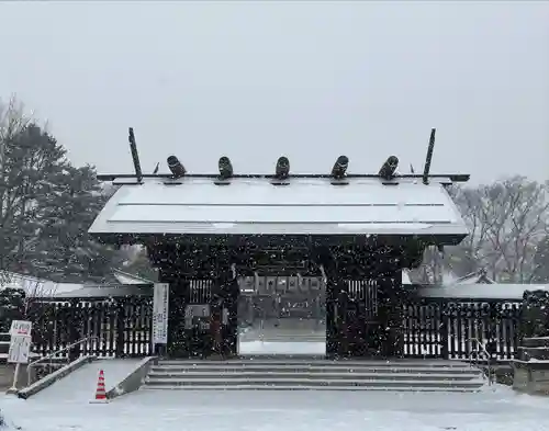 札幌護國神社の山門・神門