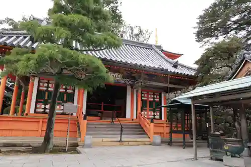 中山寺の本殿・本堂