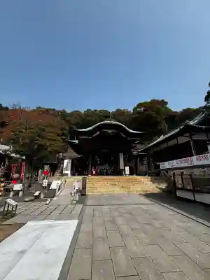 由加山 由加神社本宮の{uncategorized: "未分類", other: "その他", undefined: "問題あり", building: "その他建物", grave: "お墓", sacred_gate: "鳥居", guardian: "狛犬", statue: "像", buddha: "仏像", history: "歴史", nature: "自然", garden: "庭園", animal: "動物", pagoda: "塔", temizu: "手水舎", mountain_gate: "山門・神門", sanctuary: "本殿・本堂", subordinate: "末社・摂社", art: "芸術", scenery: "景色", jizo: "地蔵", ema: "絵馬", goshuin: "御朱印", omikuji: "おみくじ", items: "授与品その他", amulet: "お守り", goshuincho: "御朱印帳", eats: "食事", festival: "お祭り", votive_dance: "神楽", shichigosan: "七五三参", wedding: "結婚式", experience: "体験その他", initially: "初詣", around: "周辺", anti_infection: "感染症対策"}