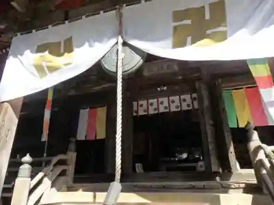 椎尾山薬王院の本殿・本堂
