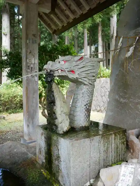 八海山尊神社の手水舎