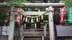 座間神社の鳥居