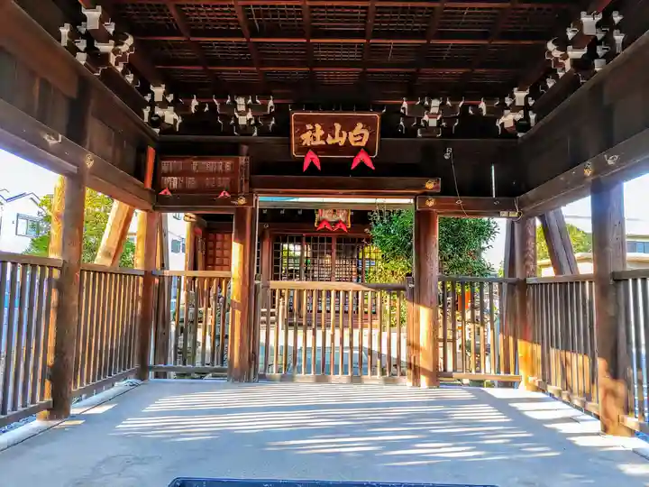 白山社の本殿・本堂