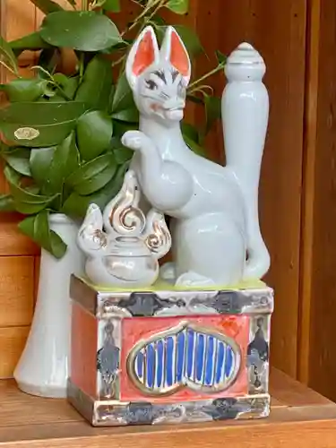 鎌達稲荷神社の狛犬