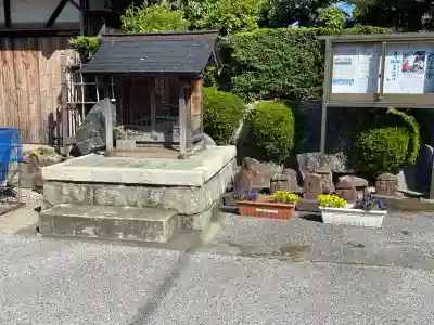 地蔵祠 (楡町公民館横)(滋賀県)