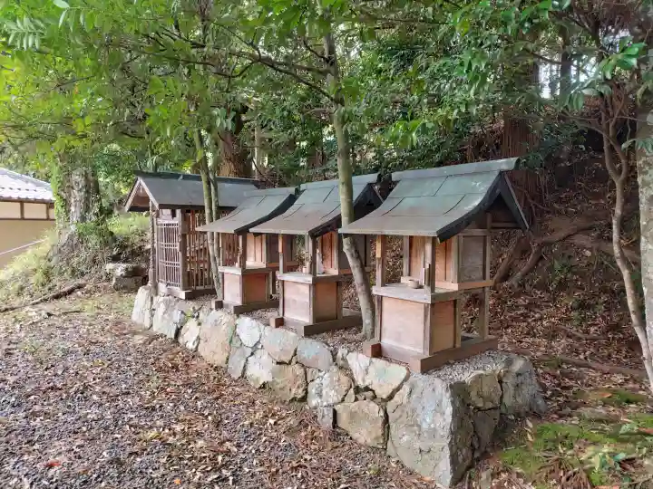 志波加神社の{uncategorized: "未分類", other: "その他", undefined: "問題あり", building: "その他建物", grave: "お墓", sacred_gate: "鳥居", guardian: "狛犬", statue: "像", buddha: "仏像", history: "歴史", nature: "自然", garden: "庭園", animal: "動物", pagoda: "塔", temizu: "手水舎", mountain_gate: "山門・神門", sanctuary: "本殿・本堂", subordinate: "末社・摂社", art: "芸術", scenery: "景色", jizo: "地蔵", ema: "絵馬", goshuin: "御朱印", omikuji: "おみくじ", items: "授与品その他", amulet: "お守り", goshuincho: "御朱印帳", eats: "食事", festival: "お祭り", votive_dance: "神楽", shichigosan: "七五三参", wedding: "結婚式", experience: "体験その他", initially: "初詣", around: "周辺", anti_infection: "感染症対策"}