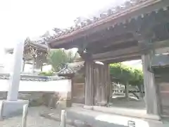 縁盛寺の山門