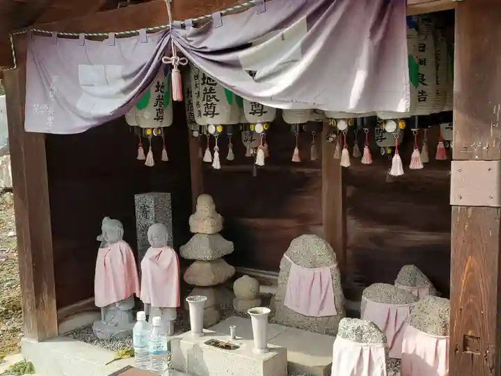 爲那都比古神社の地蔵