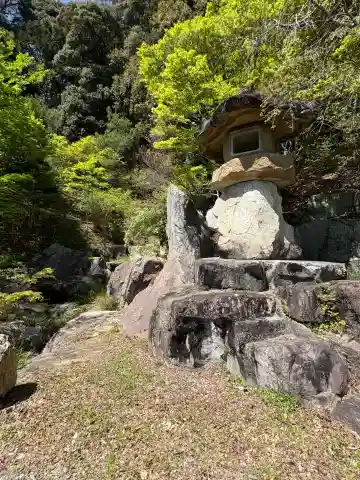 善住禅寺の{uncategorized: "未分類", other: "その他", undefined: "問題あり", building: "その他建物", grave: "お墓", sacred_gate: "鳥居", guardian: "狛犬", statue: "像", buddha: "仏像", history: "歴史", nature: "自然", garden: "庭園", animal: "動物", pagoda: "塔", temizu: "手水舎", mountain_gate: "山門・神門", sanctuary: "本殿・本堂", subordinate: "末社・摂社", art: "芸術", scenery: "景色", jizo: "地蔵", ema: "絵馬", goshuin: "御朱印", omikuji: "おみくじ", items: "授与品その他", amulet: "お守り", goshuincho: "御朱印帳", eats: "食事", festival: "お祭り", votive_dance: "神楽", shichigosan: "七五三参", wedding: "結婚式", experience: "体験その他", initially: "初詣", around: "周辺", anti_infection: "感染症対策"}