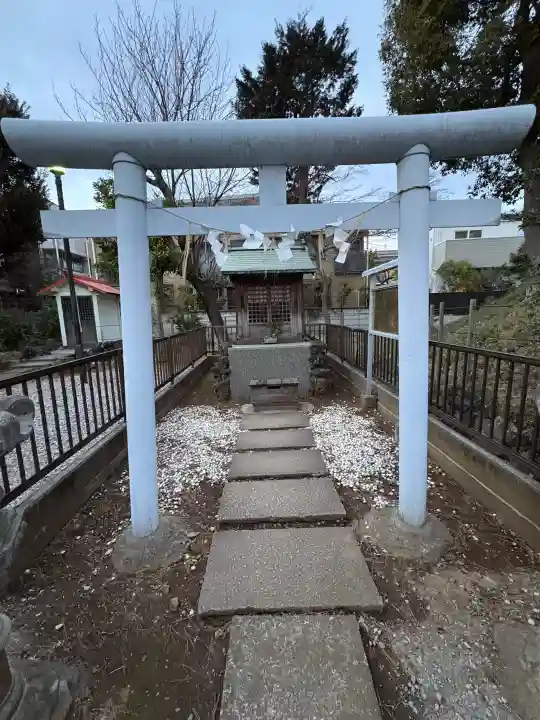 駒留八幡神社の{uncategorized: "未分類", other: "その他", undefined: "問題あり", building: "その他建物", grave: "お墓", sacred_gate: "鳥居", guardian: "狛犬", statue: "像", buddha: "仏像", history: "歴史", nature: "自然", garden: "庭園", animal: "動物", pagoda: "塔", temizu: "手水舎", mountain_gate: "山門・神門", sanctuary: "本殿・本堂", subordinate: "末社・摂社", art: "芸術", scenery: "景色", jizo: "地蔵", ema: "絵馬", goshuin: "御朱印", omikuji: "おみくじ", items: "授与品その他", amulet: "お守り", goshuincho: "御朱印帳", eats: "食事", festival: "お祭り", votive_dance: "神楽", shichigosan: "七五三参", wedding: "結婚式", experience: "体験その他", initially: "初詣", around: "周辺", anti_infection: "感染症対策"}