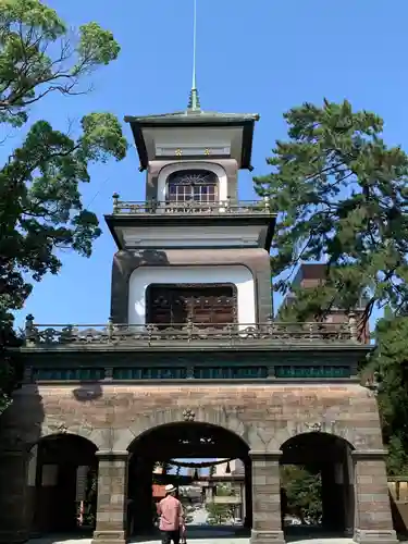 尾山神社の山門