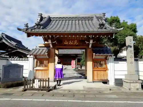 観音寺の山門