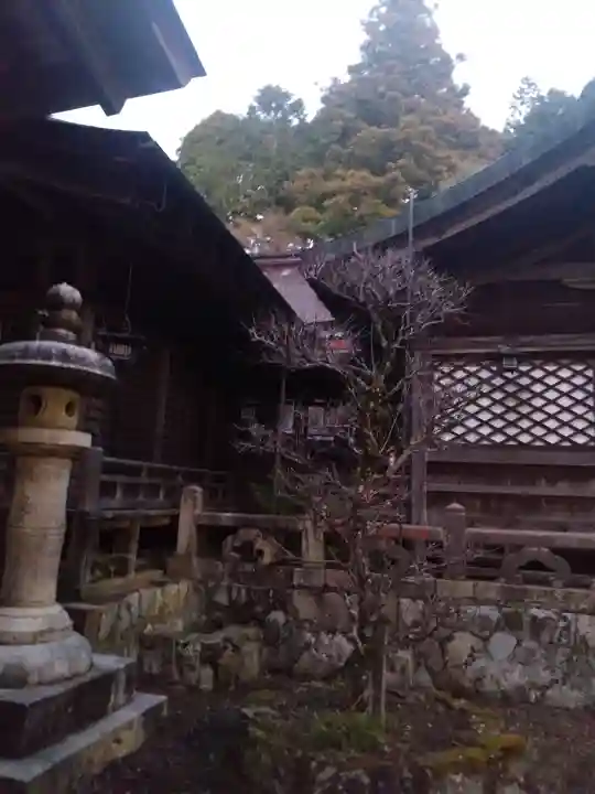 古熊神社の{uncategorized: "未分類", other: "その他", undefined: "問題あり", building: "その他建物", grave: "お墓", sacred_gate: "鳥居", guardian: "狛犬", statue: "像", buddha: "仏像", history: "歴史", nature: "自然", garden: "庭園", animal: "動物", pagoda: "塔", temizu: "手水舎", mountain_gate: "山門・神門", sanctuary: "本殿・本堂", subordinate: "末社・摂社", art: "芸術", scenery: "景色", jizo: "地蔵", ema: "絵馬", goshuin: "御朱印", omikuji: "おみくじ", items: "授与品その他", amulet: "お守り", goshuincho: "御朱印帳", eats: "食事", festival: "お祭り", votive_dance: "神楽", shichigosan: "七五三参", wedding: "結婚式", experience: "体験その他", initially: "初詣", around: "周辺", anti_infection: "感染症対策"}