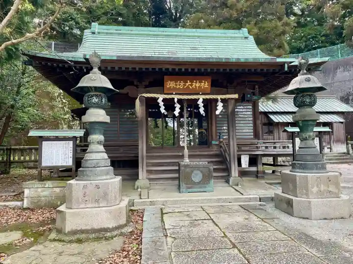 諏訪大神社の{uncategorized: "未分類", other: "その他", undefined: "問題あり", building: "その他建物", grave: "お墓", sacred_gate: "鳥居", guardian: "狛犬", statue: "像", buddha: "仏像", history: "歴史", nature: "自然", garden: "庭園", animal: "動物", pagoda: "塔", temizu: "手水舎", mountain_gate: "山門・神門", sanctuary: "本殿・本堂", subordinate: "末社・摂社", art: "芸術", scenery: "景色", jizo: "地蔵", ema: "絵馬", goshuin: "御朱印", omikuji: "おみくじ", items: "授与品その他", amulet: "お守り", goshuincho: "御朱印帳", eats: "食事", festival: "お祭り", votive_dance: "神楽", shichigosan: "七五三参", wedding: "結婚式", experience: "体験その他", initially: "初詣", around: "周辺", anti_infection: "感染症対策"}