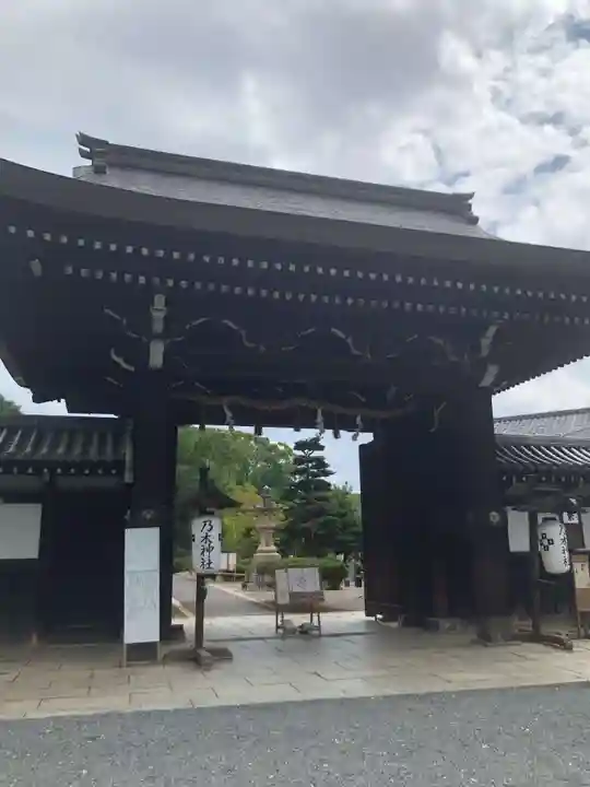 京都乃木神社の山門・神門